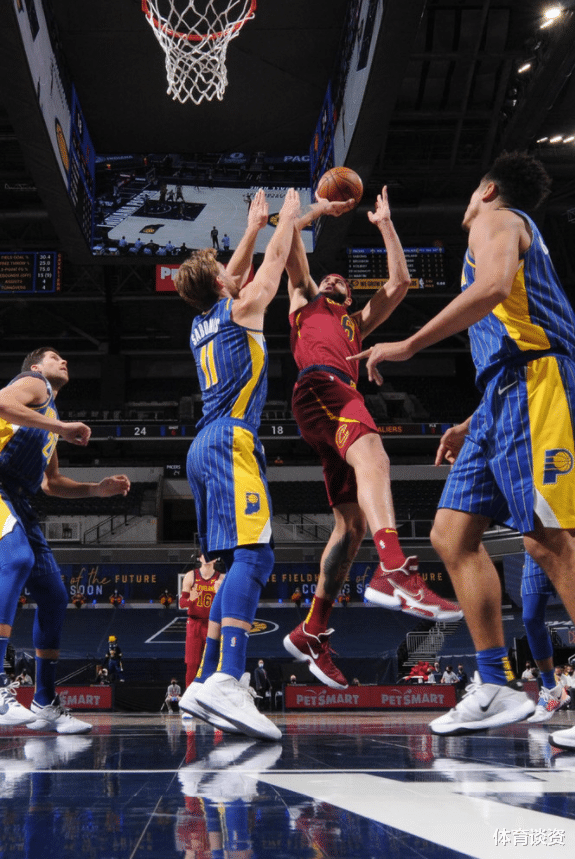 德怀特·霍华德|看走眼！湖人两中锋离队，霍华德5+1成牺牲品，而他14+9+4大爆发