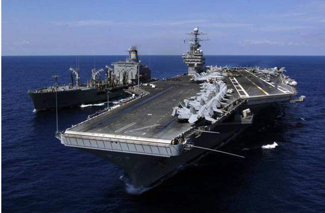 「」航母出海为何总有大批鲨鱼尾随？近100年的时间，各国仍无法解决