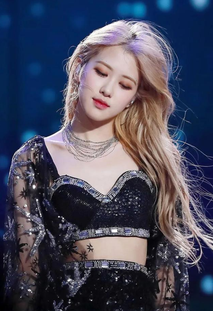 明星|女明星为了美也太拼了，假头发假指甲不算什么，“假皮肤”才真狠