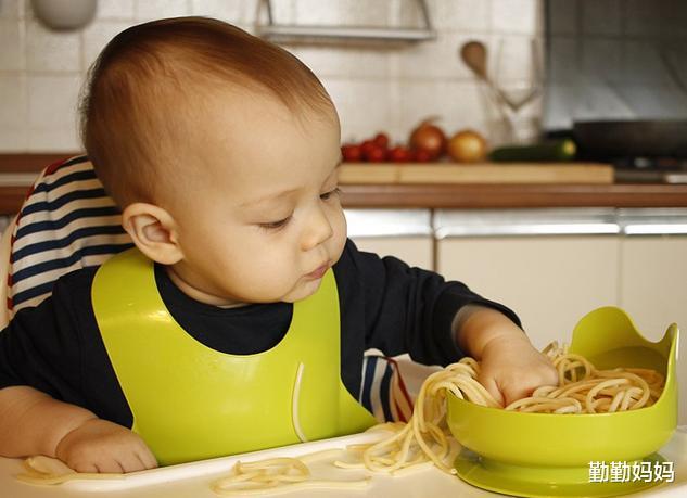 「脾胃」孩子在6岁之前,尽量别吃3种伤脾胃的食物,父母要谨记
