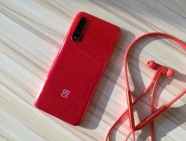 华为|华为也扛不住了！半年狂跌1480元，5G手机真不保值！