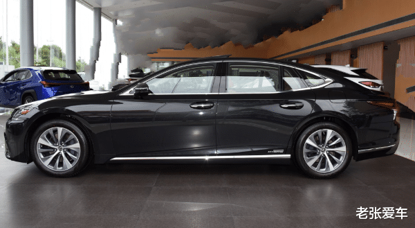 丰田|再跌7万，成丰田最良心旗舰车，标配V6引擎10AT，却赏识它人的不多