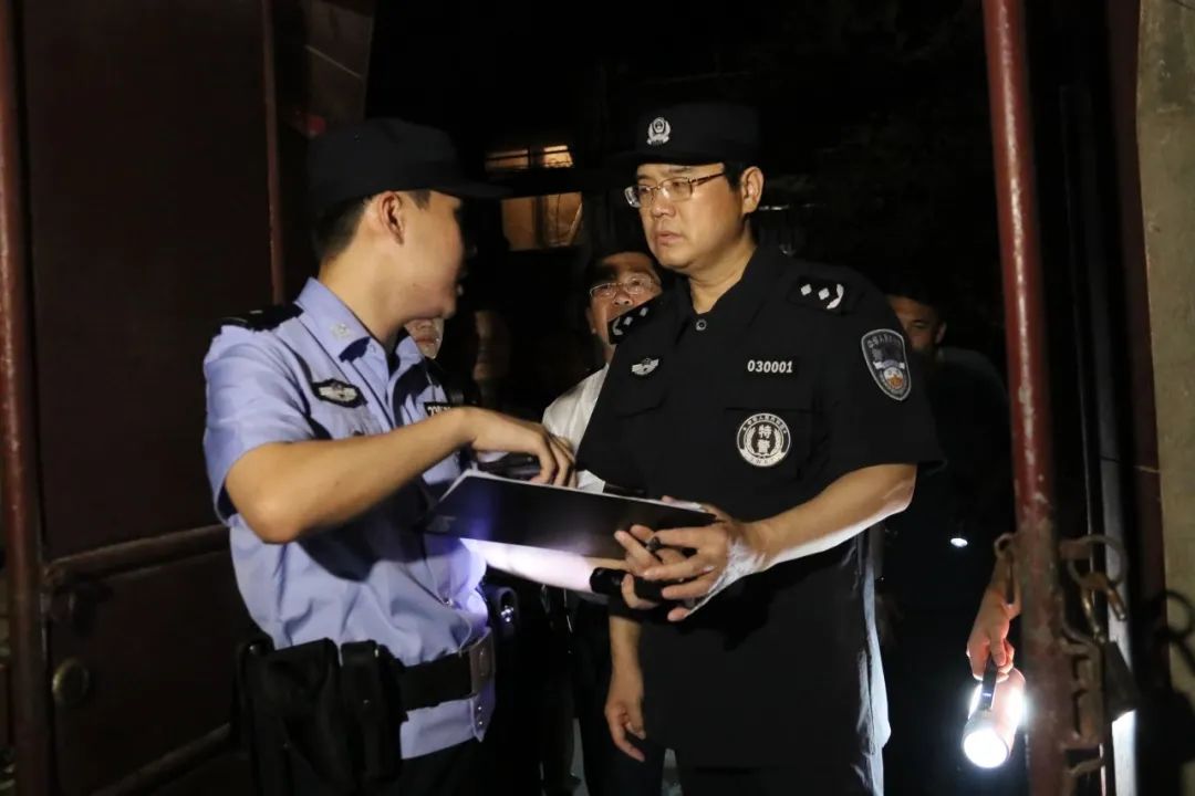 平安徐州|徐州500余名警力集聚贾汪广场小区“梳网清格”集中清查