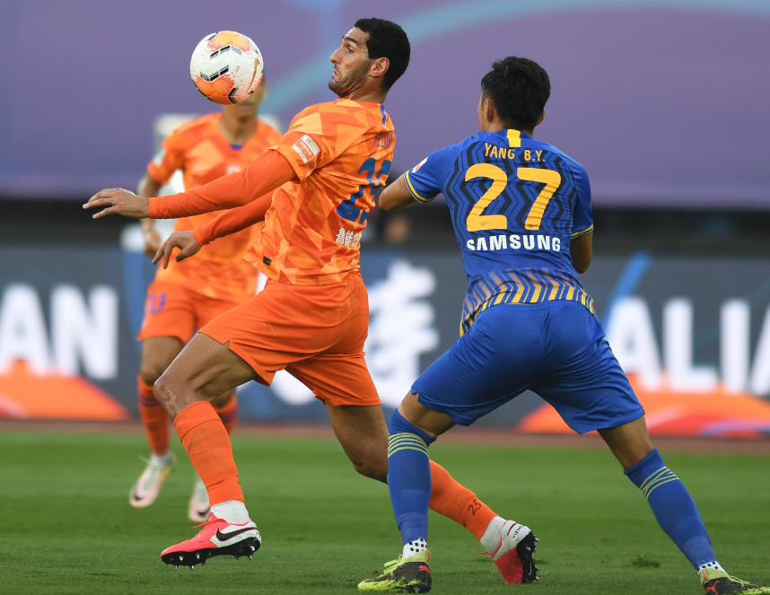 李霄鹏|鲁能被黑了吗?这3张动图给出答案,李霄鹏对红牌的点评很到位