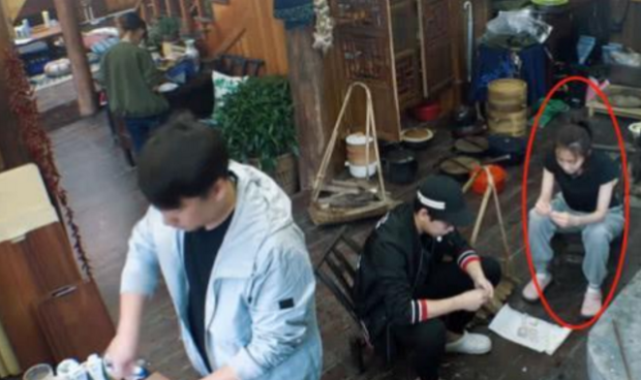 「向往的生活」《向往的生活》最朴实的嘉宾出场，穿百十块的衣服，干活全程圈粉