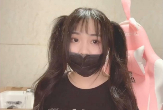 一条小团团|小团团首次透露直播收入,表示现在收入低了,月收入不到千万