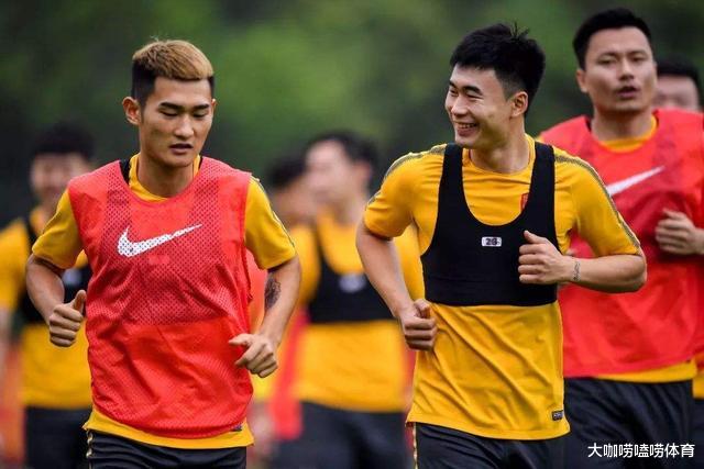 广州恒大|重大打击！恒大主力球员被送往医院，伤情不容乐观