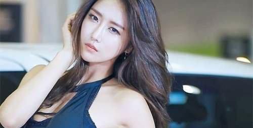 美女车模|韩国第一车模柳多妍直角肩高冷魅惑，香肩美背只需4步，带你完美练