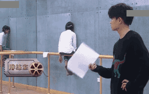 郑爽|郑爽现形记：29岁的她，她终于活成了大家害怕的样子