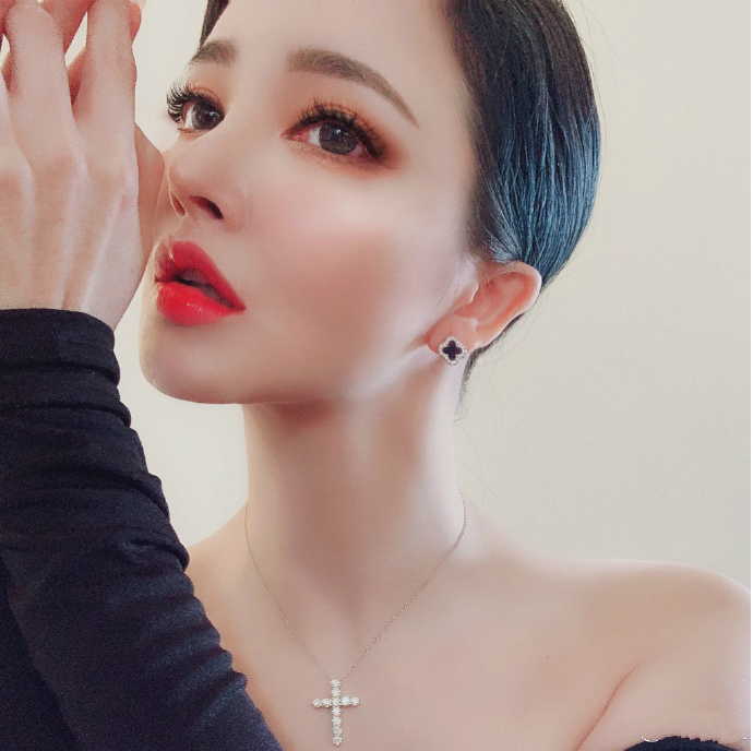 刘玥霏|32岁\明玉格格\晒近照，为摆脱抑郁改名两次，称自己不肯长大