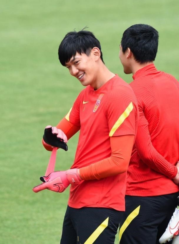 【上海申花】国足一关键位置与申花相比并无优势,申花甚至能占据上风