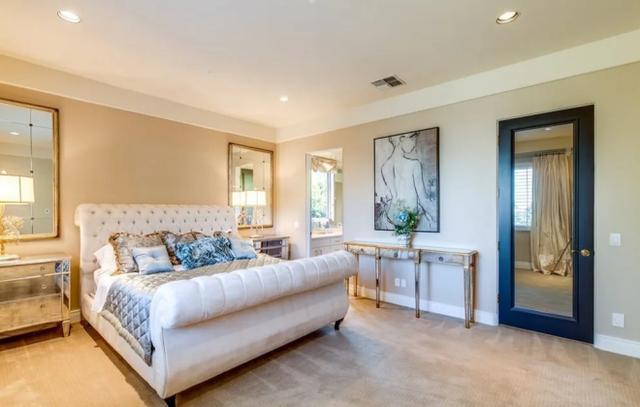 |参观董卿在美国的豪宅,全屋总共十个卫生间,连院子也有露天厨房