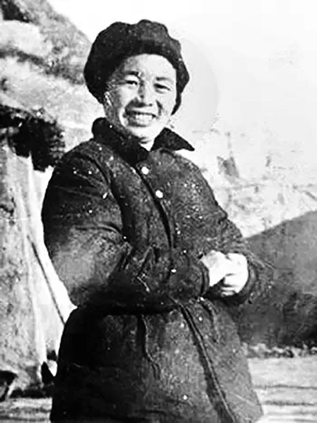 革命|红军唯一女将领，身怀六甲过草地，带出1大将5上将，却无缘授衔