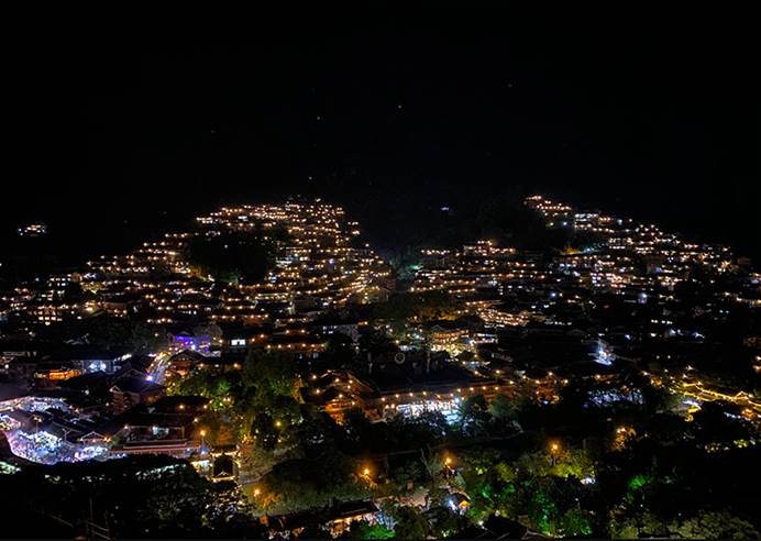 苗寨|堪称我国“最黑心“景区，住宿一晚480元起步，网友：今年坑不了