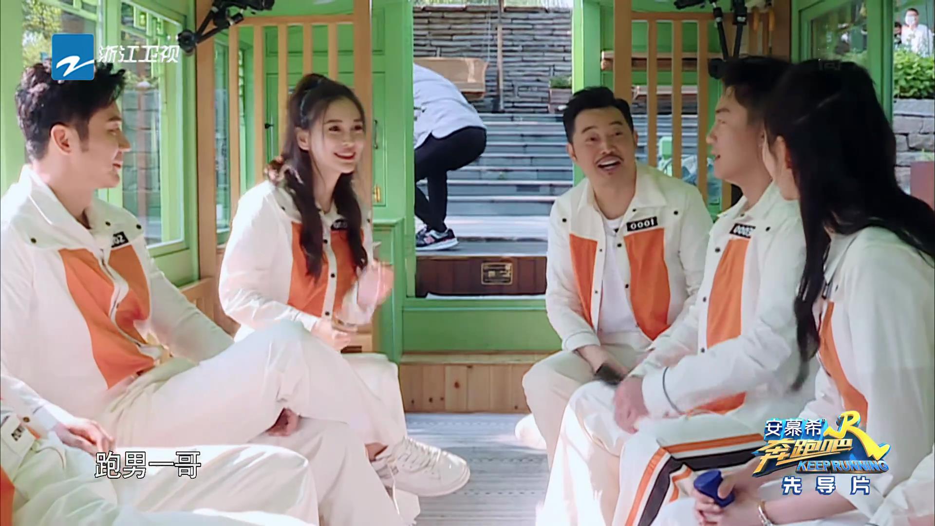 明星素颜|跑男迎来“最怕素颜”女嘉宾,录节目拼命照镜子,沙溢都看呆了