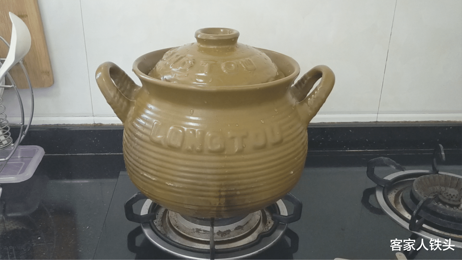 老火汤▲客家人一年四季都爱喝的汤,1把树根1斤骨头,味香好喝增强免疫力