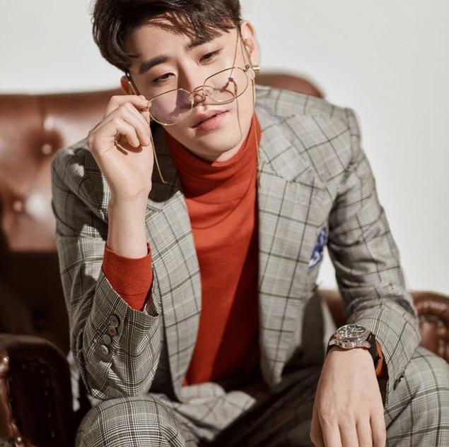 张云雷@张云雷晒出自己的豪宅，男生卧室却贴碎花墙纸，装修有点太娘了