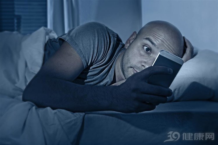 『口臭』床头不要随便放这3样东西，致癌风险越大！你的床头有几样？