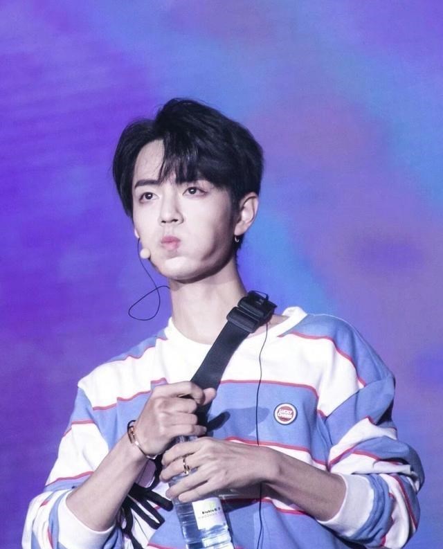 肖战|官方评选“华语乐坛六大偶像”，肖战幸运入榜，其余五位也是大咖