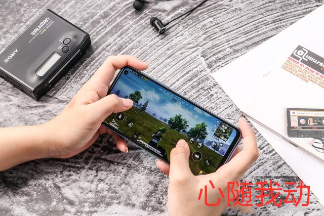 CPU|有没有适合女孩子价位在3000以下的手机，可以打游戏？