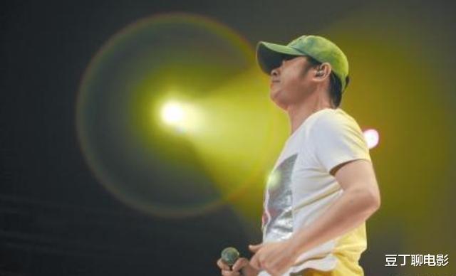郑源|因一首歌曲爆红，却又销声匿迹的歌手：庞龙郑源成老师，刀郎隐退