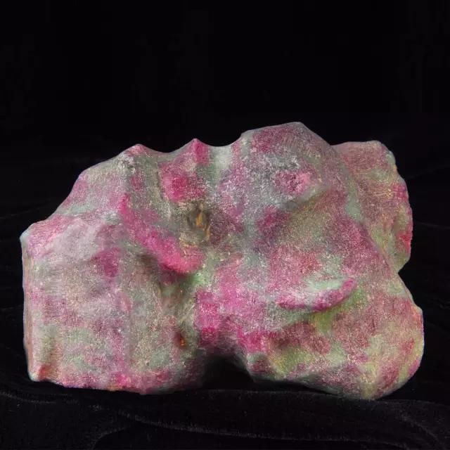 玛瑙▲这些石头，捡到也不认识几个……