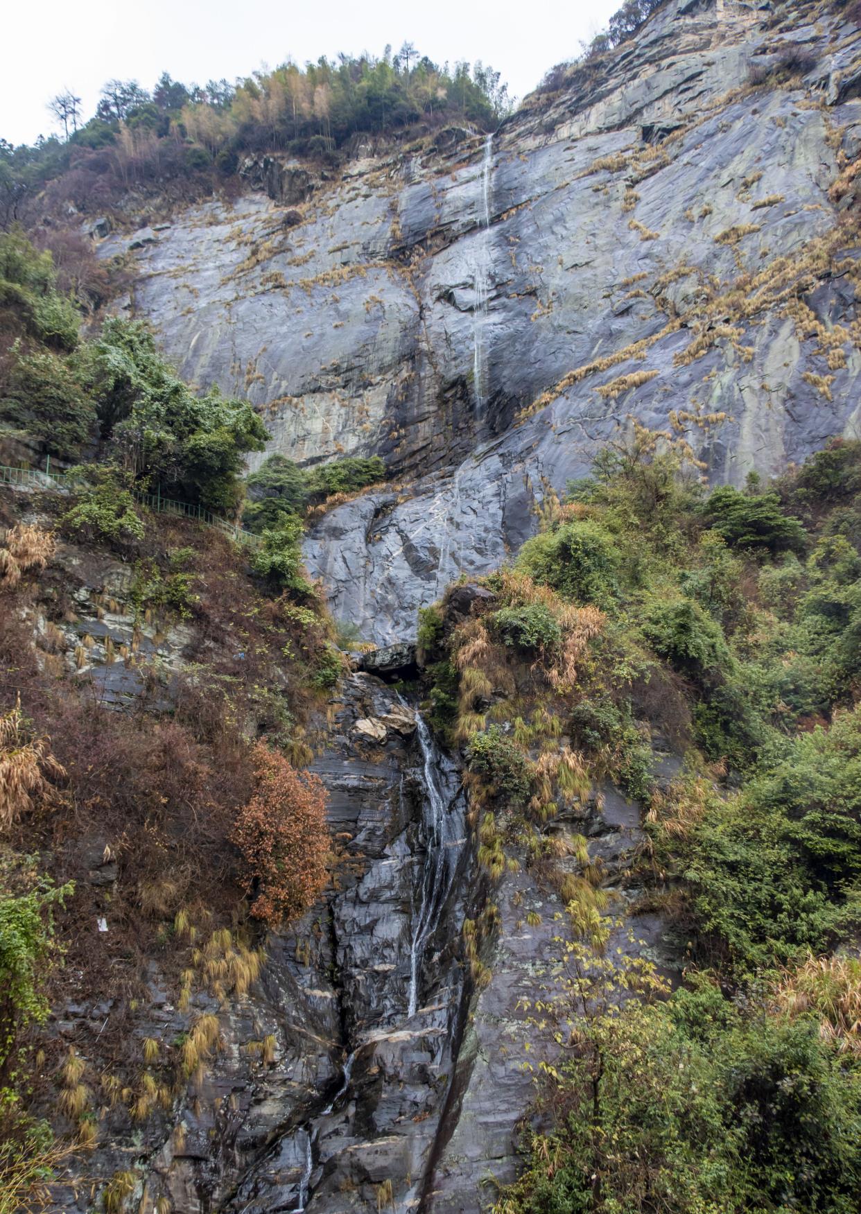 「庐山」1200年前李白的望庐山瀑布，现在瀑布什么样了？