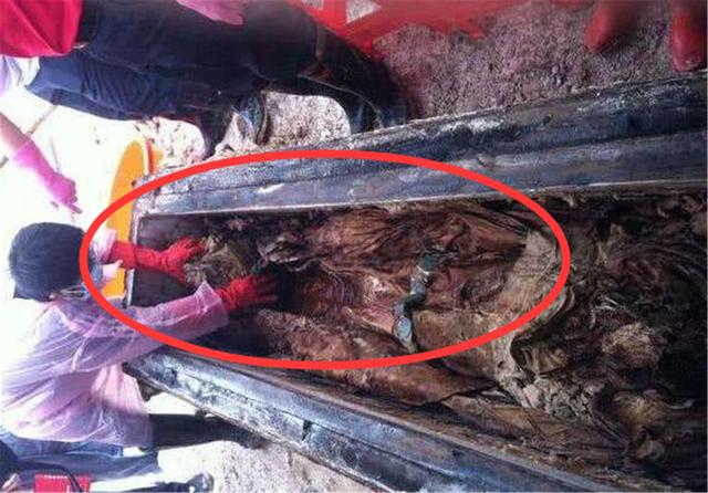 『李莲英』北京发现李莲英墓,报废3把铁锤才挖开,棺中景象让专家背后发凉