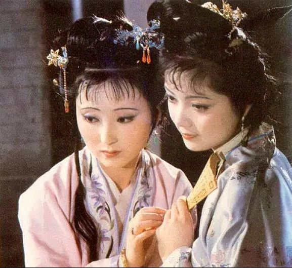 「古装剧」为什么现在古装剧没有以前的感觉了，网友：来个对比图你就知道了