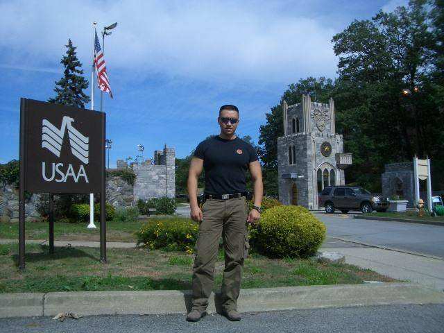 中南海保镖▲他一根筷子击穿3公分钢板,巴菲特花28万聘请,被称中国第一保镖