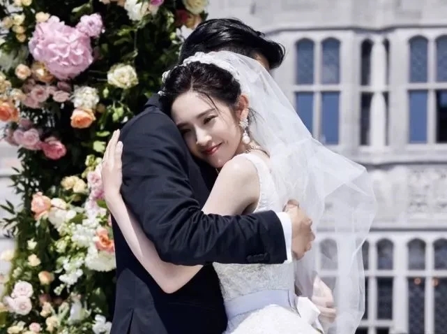 唐艺昕|唐艺昕产后回归，公开为美发产品宣传，样子变化大到不敢认