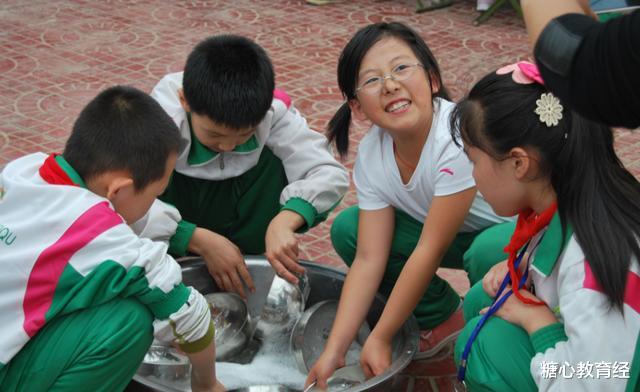 作文|小学生作文《黄昏恋》火了，老师笑到手抽筋，评论：让老师怎么活