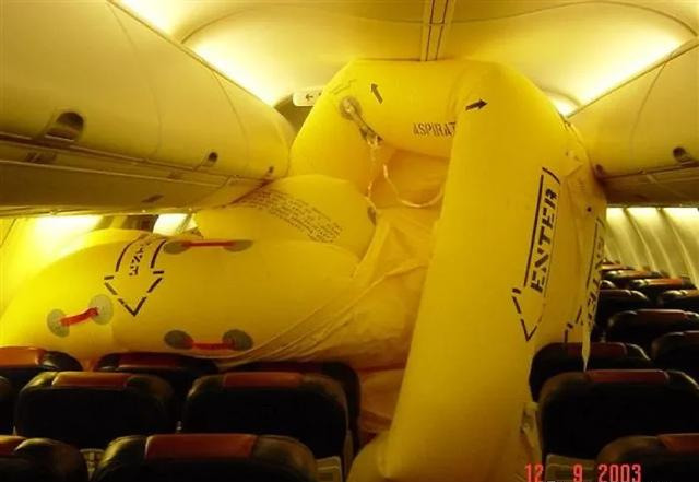 『卫星』砸倒了价值2.9亿美元的卫星！这波昂贵的错误，看着就心疼啊！