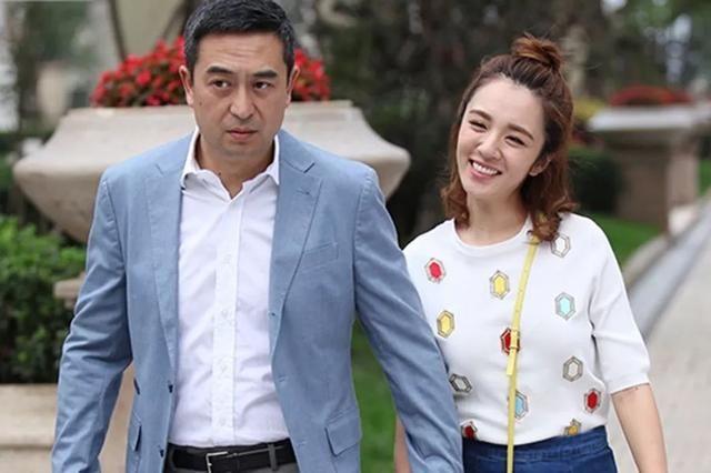 郑爽|她看起来那么单纯无公害，在评价郑爽的问题上针针见血显人性