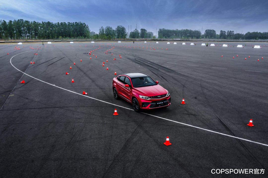 宝马530：开车怎样提速更快？光踩油门有用吗？老车主：聪明人只需要4招！