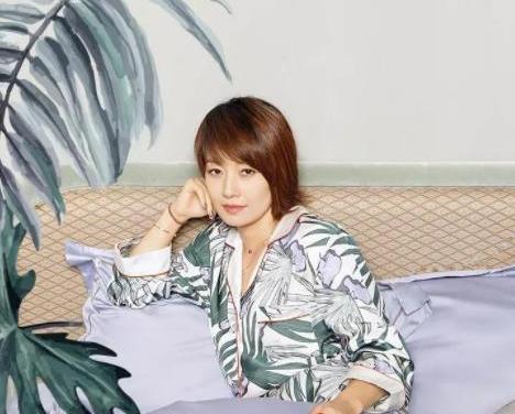 带你看看马伊琍住的豪宅，客厅罗马柱都是欧洲进口的，太豪华了