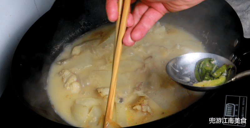 鮰鱼|淮扬菜大厨分享鮰鱼超美味做法，鱼肉细嫩软糯，萝卜入口即化