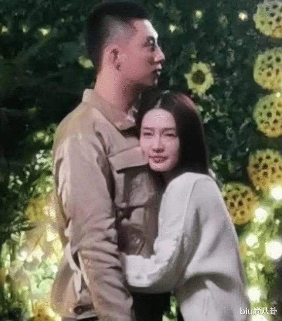 「李沁」演员为何容易因戏生情?看到李沁笑场后黄景瑜的反应,忽然明白了