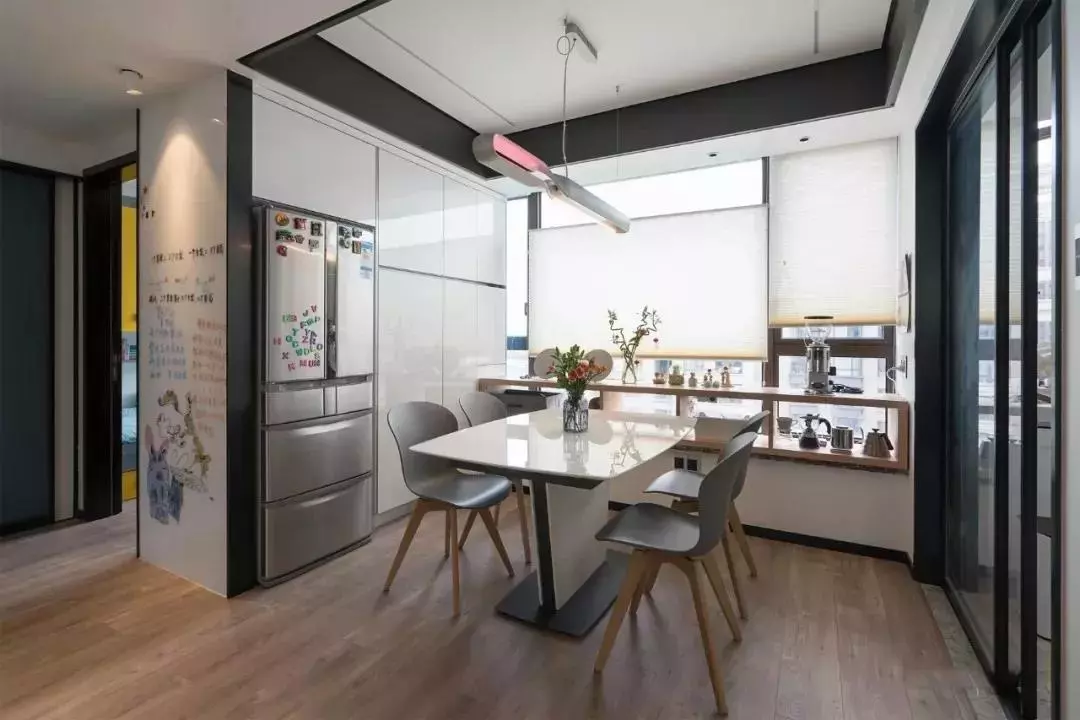 ##后悔把冰箱放在厨房了，太难搞卫生了！现在都流行放这里...…