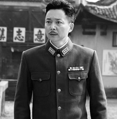 刘奕君:刘奕君:两段婚姻失败后独自抚养两个孩子,这样的男人能不火吗?