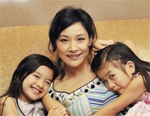 郑爽|同样是“弃养”孩子，郑爽有父母“撑腰”，陈冲已经被骂23年