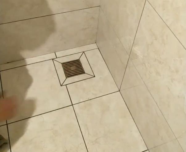 [人工费]装个地漏花200块钱的人工费，冤吗？看完排水效果业主满意的笑了