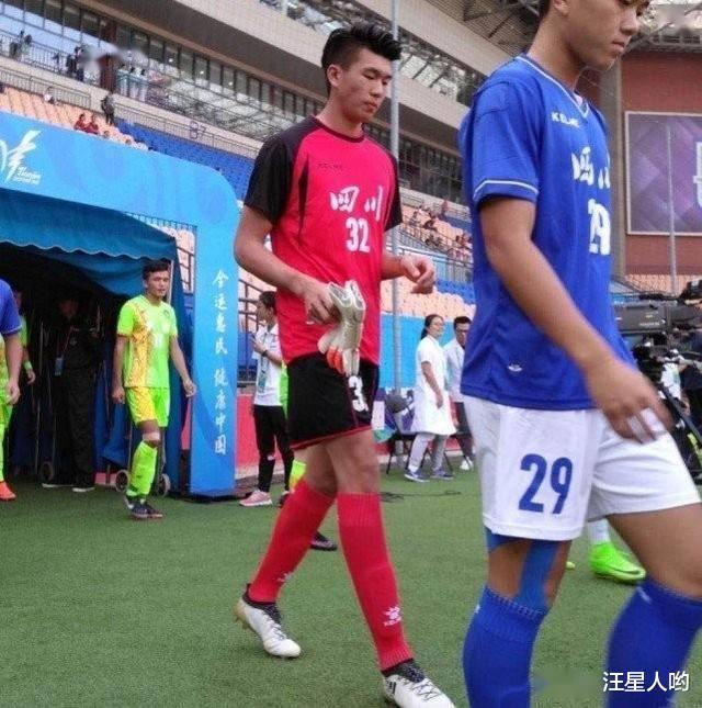 上海申花|申花球员床照疑似曝光,女子称其渣男,并称后悔把第一次给了他!