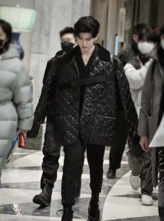 金晨|尖叫之夜：秦岚和金晨穿太少，欧阳娜娜大秀锁骨，超多亮点