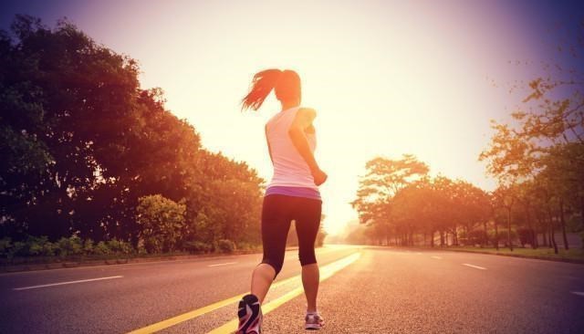 肝脏|伤肝的“4大元凶”，喝酒排最后，榜首家家都有，劝你早点扔掉