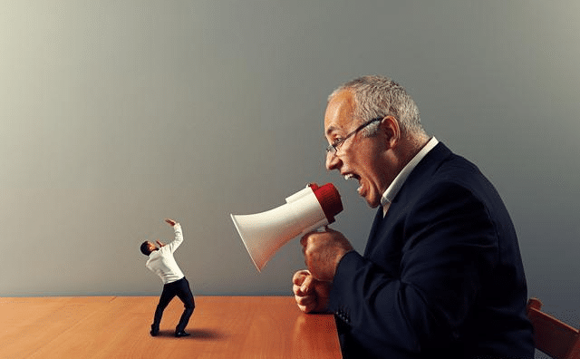 「」职场铁律：别再瞎讨好领导了，这四件事你做的越多，领导越讨厌你