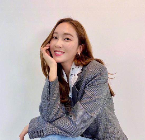 郑秀妍|郑秀妍写书影射少女时代，韩国网友对她的评价很真实