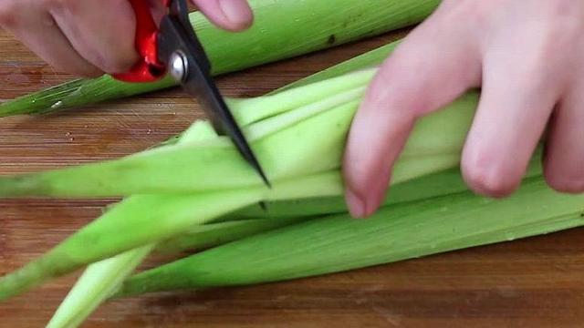 玉米|玉米别再水煮了,教你1个新吃法,一次5根不够吃,全家都说香