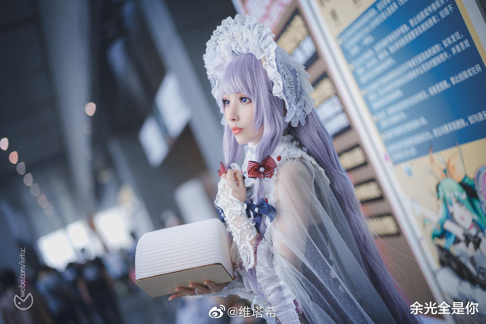 明日方舟|明日方舟cos：“青草盛开，处处芬芳”