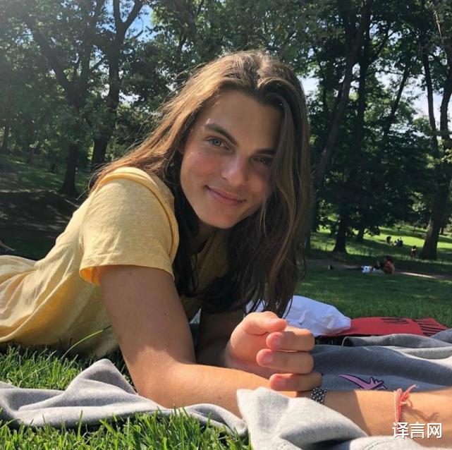 格兰特|英国第一美人18岁儿子秀腹肌公狗腰，邪魅俊美，无法继承富豪父亲遗产